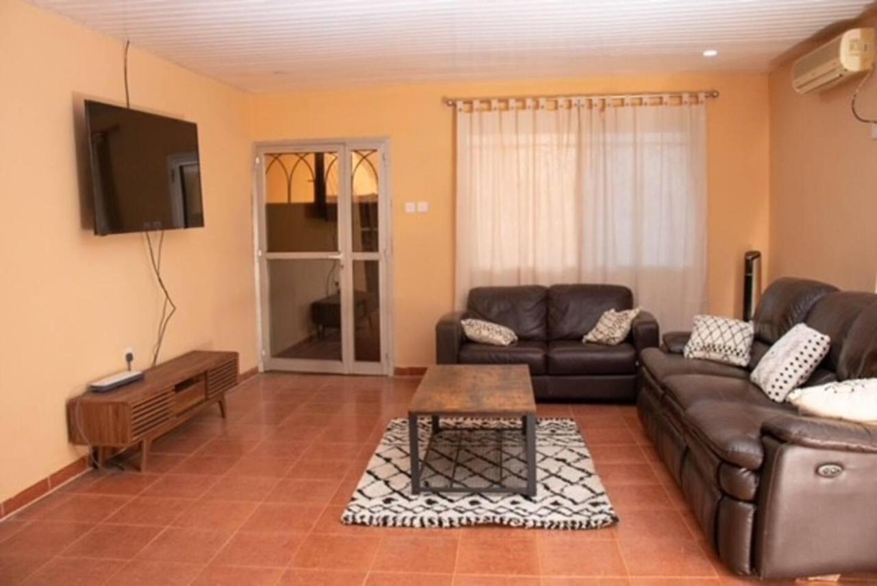 Fully Aircondition 3Bed Villa- A C- Wifi- Hotwater 弗里敦 外观 照片