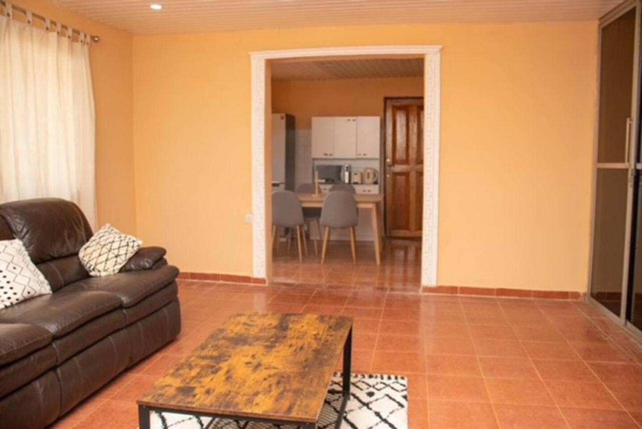 Fully Aircondition 3Bed Villa- A C- Wifi- Hotwater 弗里敦 外观 照片