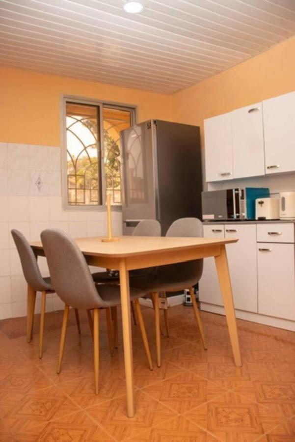 Fully Aircondition 3Bed Villa- A C- Wifi- Hotwater 弗里敦 外观 照片