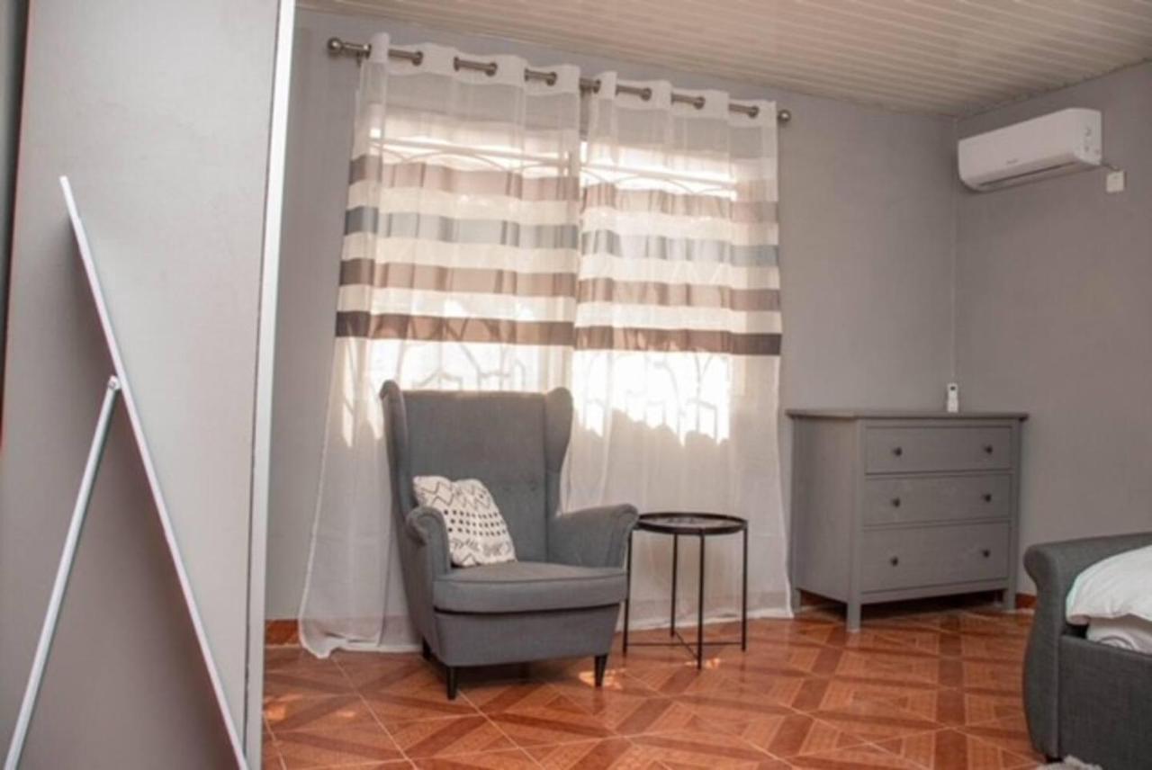 Fully Aircondition 3Bed Villa- A C- Wifi- Hotwater 弗里敦 外观 照片