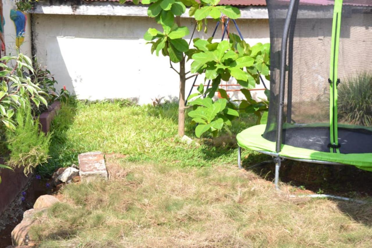 Fully Aircondition 3Bed Villa- A C- Wifi- Hotwater 弗里敦 外观 照片