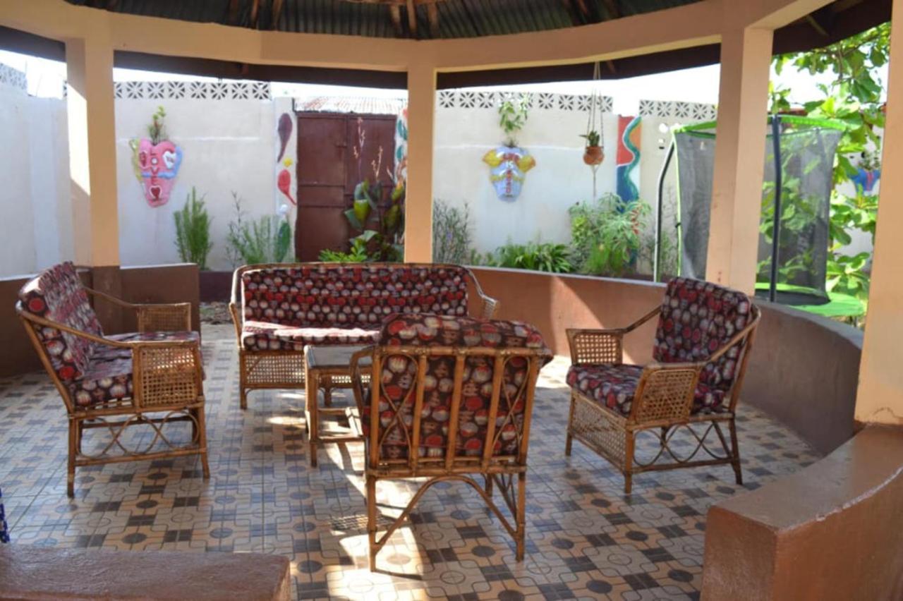 Fully Aircondition 3Bed Villa- A C- Wifi- Hotwater 弗里敦 外观 照片