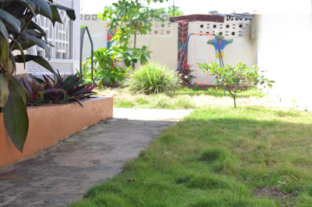 Fully Aircondition 3Bed Villa- A C- Wifi- Hotwater 弗里敦 外观 照片