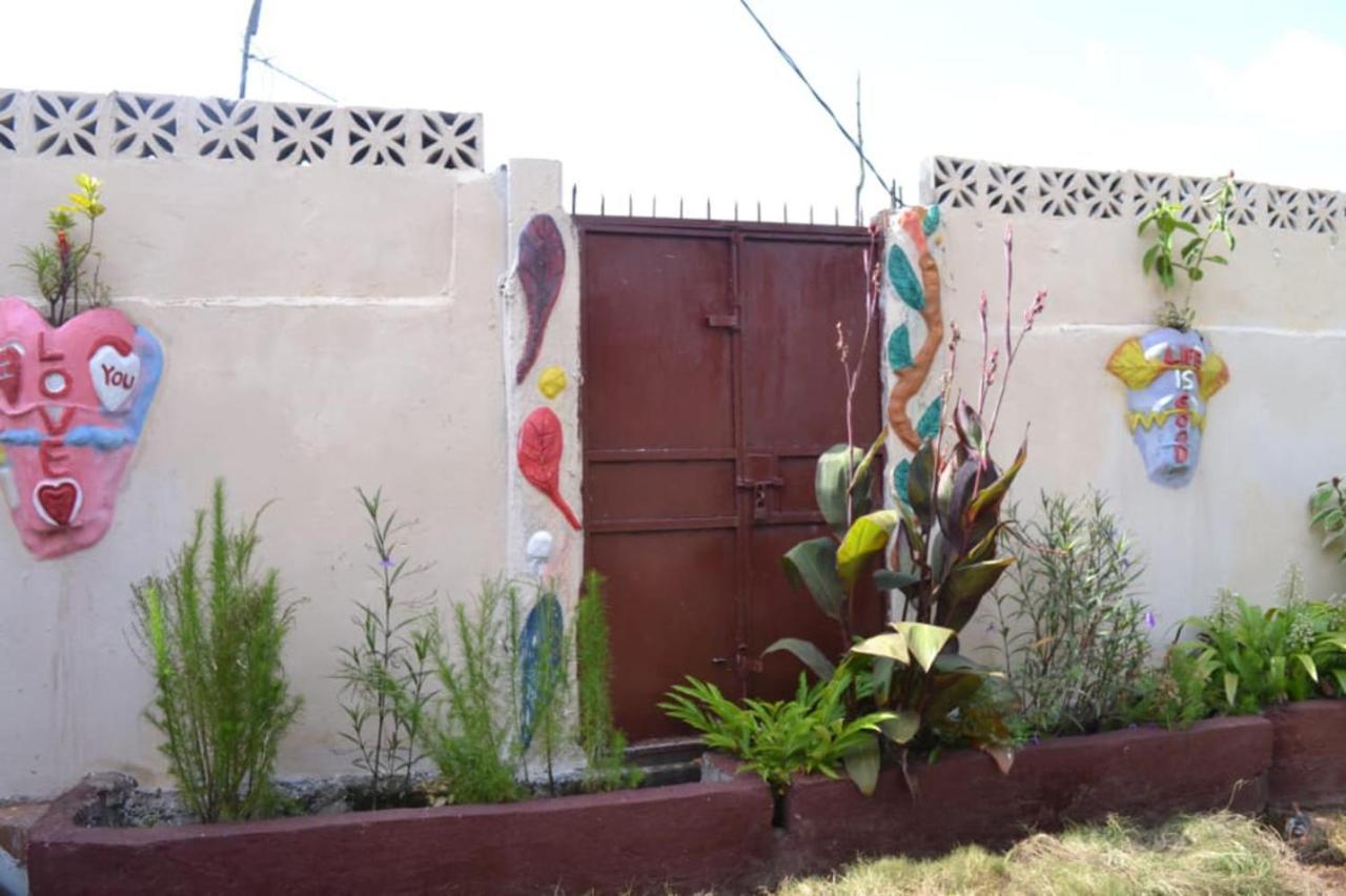 Fully Aircondition 3Bed Villa- A C- Wifi- Hotwater 弗里敦 外观 照片